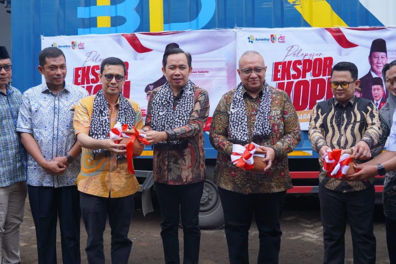 Kemenkop Dukung Langkah Kopdes Sidomulyo Ekspor Kopi dan Kembangkan Komoditas Jagung 1 IMG 20251201 WA0040