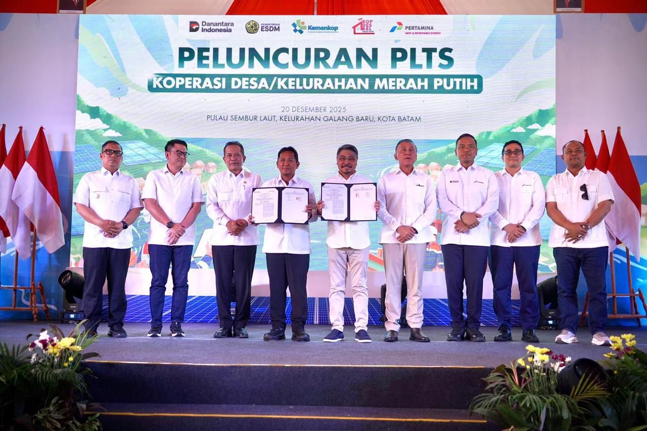 Kemenkop dan Pertamina Bersinergi Launching Percontohan PLTS, Listrik Bagi Koperasi Nelayan Di Pulau Sembur 2 IMG 20251220 WA0069 1