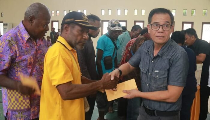 Bupati Keerom Salurkan Insentif Dana Otsus Rp3 Miliar untuk Tokoh Adat dan Tokoh Agama 2 IMG 20251223 WA0072