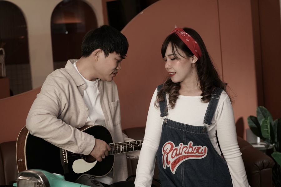 Albert Tanabe Kenalkan EP Perdana Pendar di Matamu, Trilogi Cinta dalam Format Musik 2 pul 44