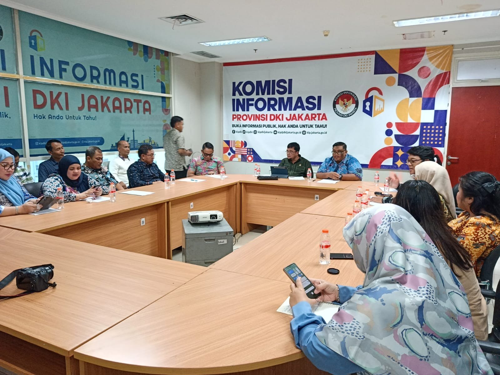 Kunjungan Studi Banding DPRD Jambil Bahas Tantangan Keterbukaan Informasi Diterima KI DKI Jakarta 1 IMG 20260122 WA0014