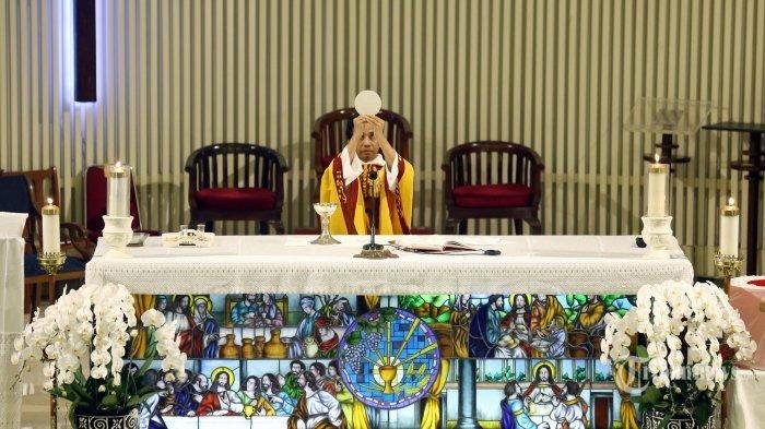 Serikat Yesus Tetapkan Sejumlah Penugasan Baru Bagi Para Imamnya per Januari 2026 1 pastor dedo da gomez sj memimpin misa malam paskah