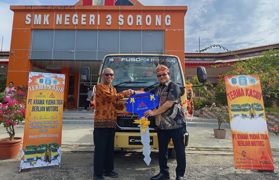 KTB Mendonasikan Mitsubishi Fuso Colt Diesel Kepada SMK Negeri 3 Sorong, Perluas Manfaat ke Penjuru Negeri 2 pul 80