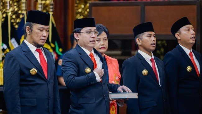 sabrang mowo damar panuluh atau lebih dikenal dengan noe vokalis letto dilantik menjadi tenaga ahli dewan pertahanan nasional 1768704366533 169