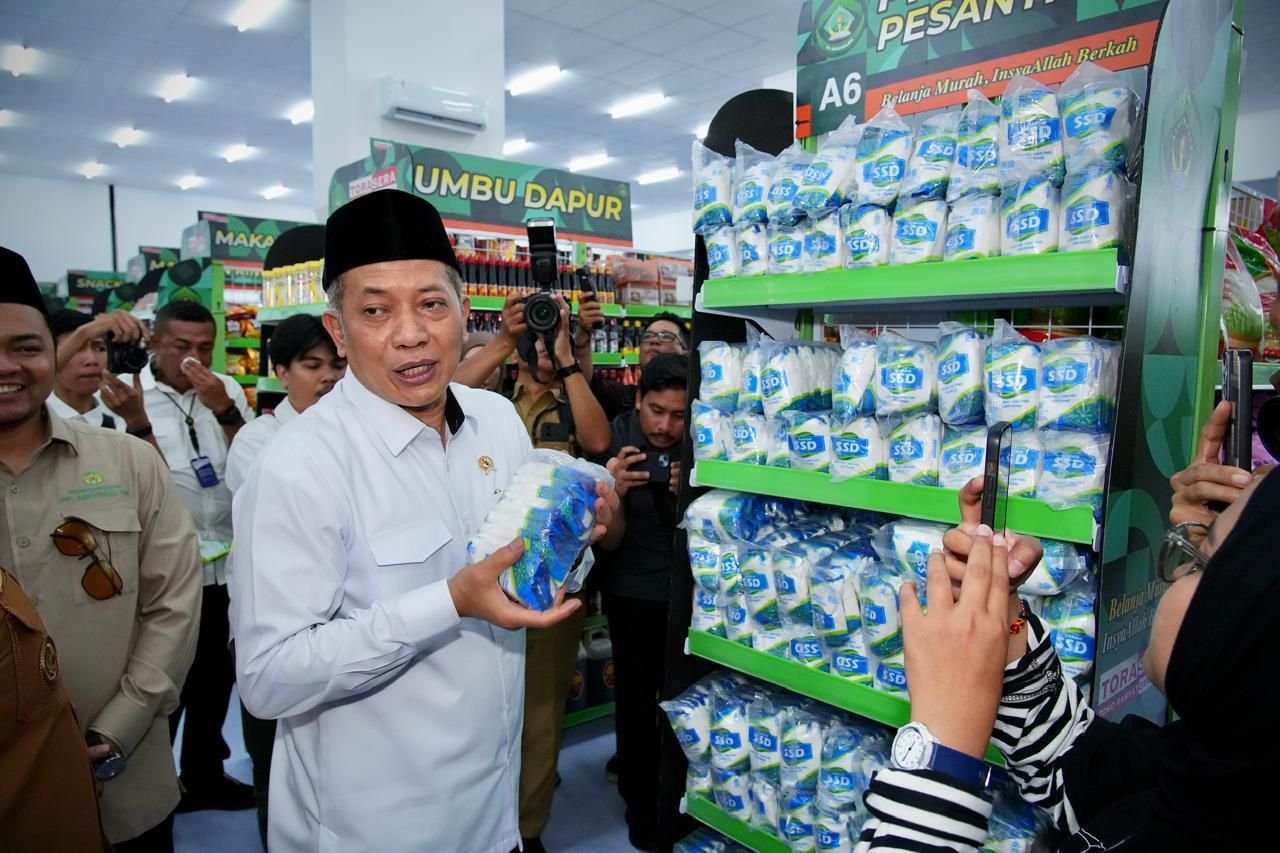Ferry Juliantono Resmikan TORASERA di Kubu Raya Sebagai Pusat Distribusi Produk Kopdes Merah Putih 1 pul 82