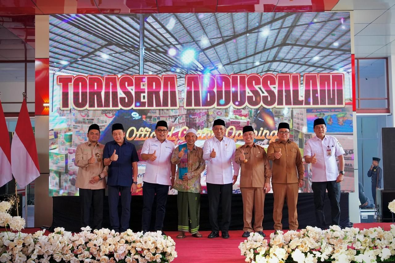 Ferry Juliantono Resmikan TORASERA di Kubu Raya Sebagai Pusat Distribusi Produk Kopdes Merah Putih 3 pul 84