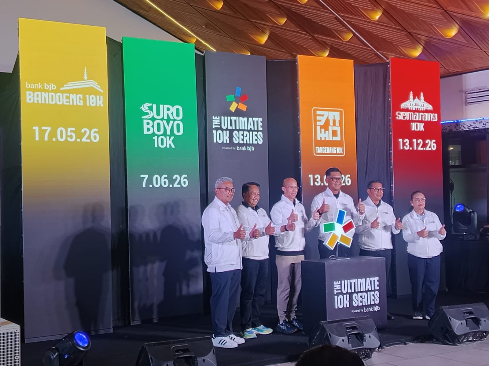 The Ultimate 10K Series Dorong Sport Tourism di Empat Kota 1 Harian Kompas bersama bank bjb resmi meluncurkan The Ultimate 10K Series Powered by bank bjb, sebuah rangkaian ajang lari 10 kilometer yang menghubungkan empat kota besar di Pulau Jawa, yakni Bandung, Surabaya, Tangerang, dan Semarang.