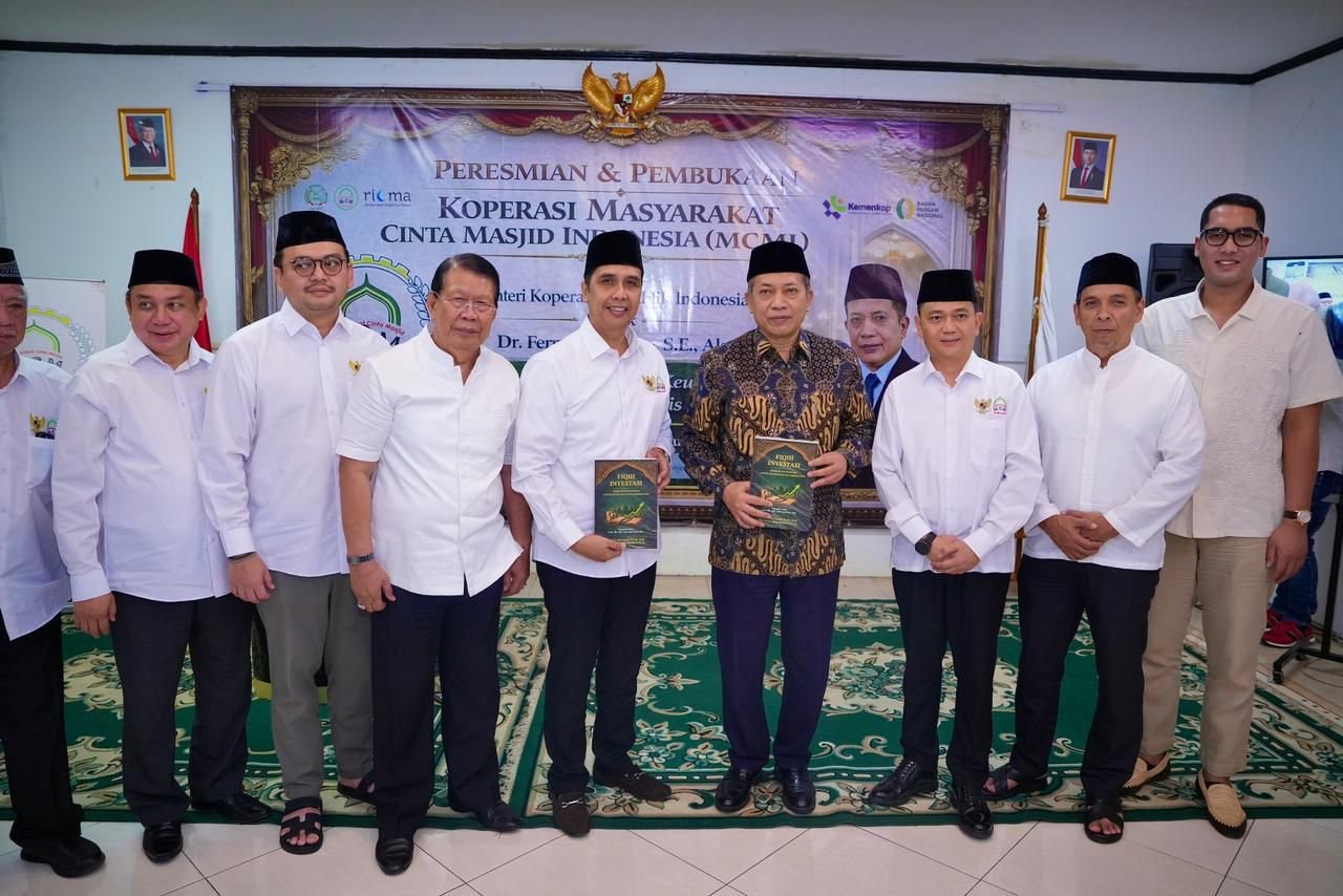 Ferry Juliantono Resmikan Koperasi MCMI, Targetkan Sinergi Berbasis Masjid dan Ekonomi Lokal 2 WhatsApp Image 2026 03 14 at 17.13.17