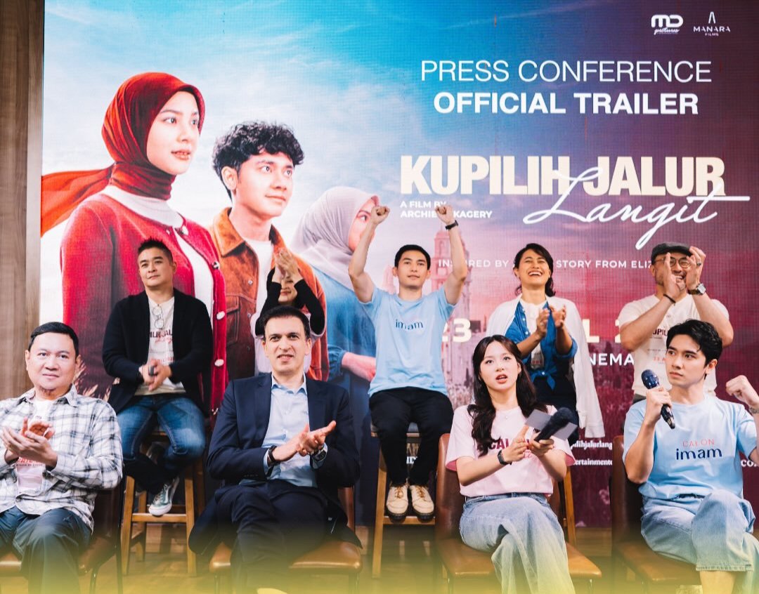 Film Kupilih Jalur Langit bercerita tentang pernikahan yang dingin sejak awal tentang masa lalu 1