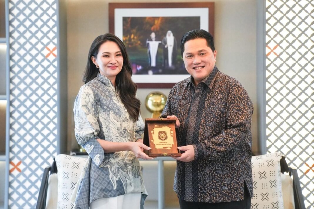 Menteri Pemuda dan Olahraga (Menpora) RI Erick Thohir bertemu dengan Gubernur Maluku Utara Sherly Tjoanda di Jakarta pada Jumat (17/4). (foto: kemenpora).