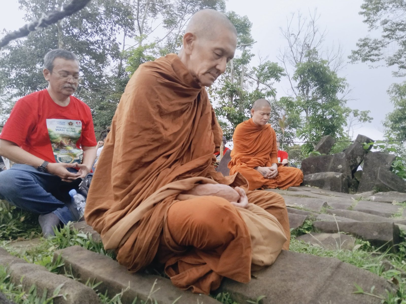 Doa Lintas Iman di Gunung Padang: Dari Hening Teras 5, Seruan Tobat Ekologis Menggema 2 WhatsApp Image 2026 04 23 at 14.08.02 1 scaled