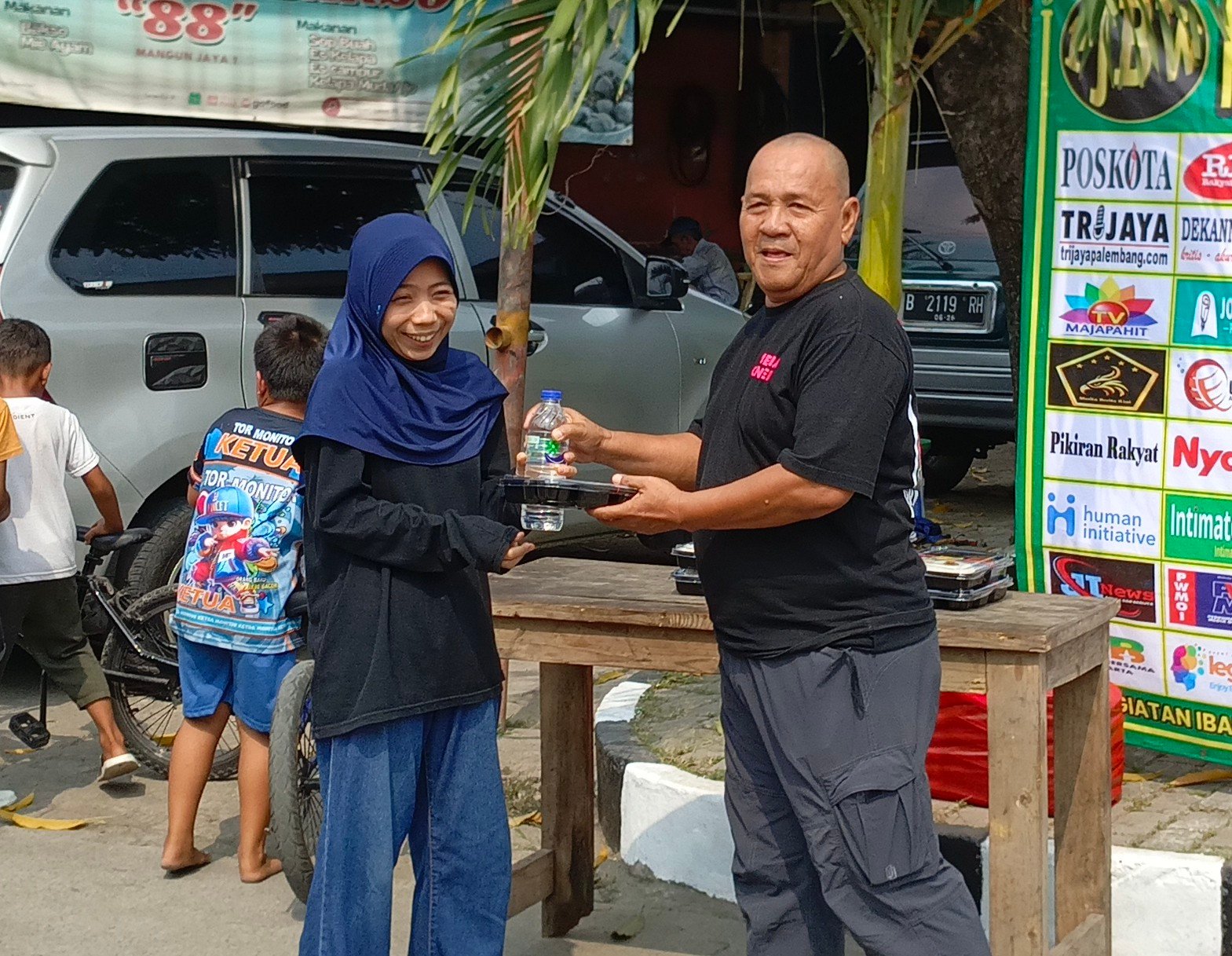 Di Bekasi, PJBW Bagikan 100 Paket Makanan kepada Warga yang Membutuhkan 2 f2a3a8c4 59ab 42cd ac0c e8da992bdbd5