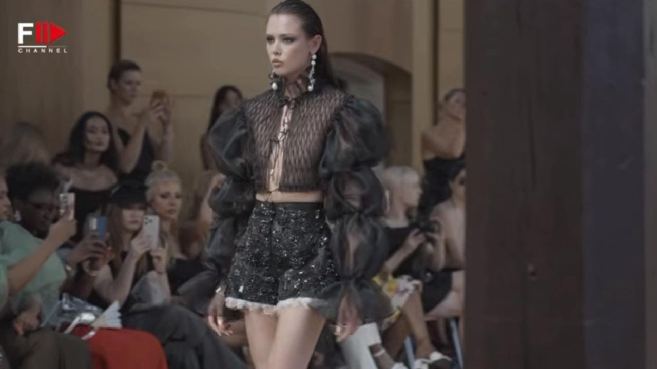 INCLOVER Tampilkan Koleksi Couture Elegan di Paris Haute Couture Week Fall/Winter 2026/27 1 0ceced0e e822 4a1f a9b8 5914fa97a663