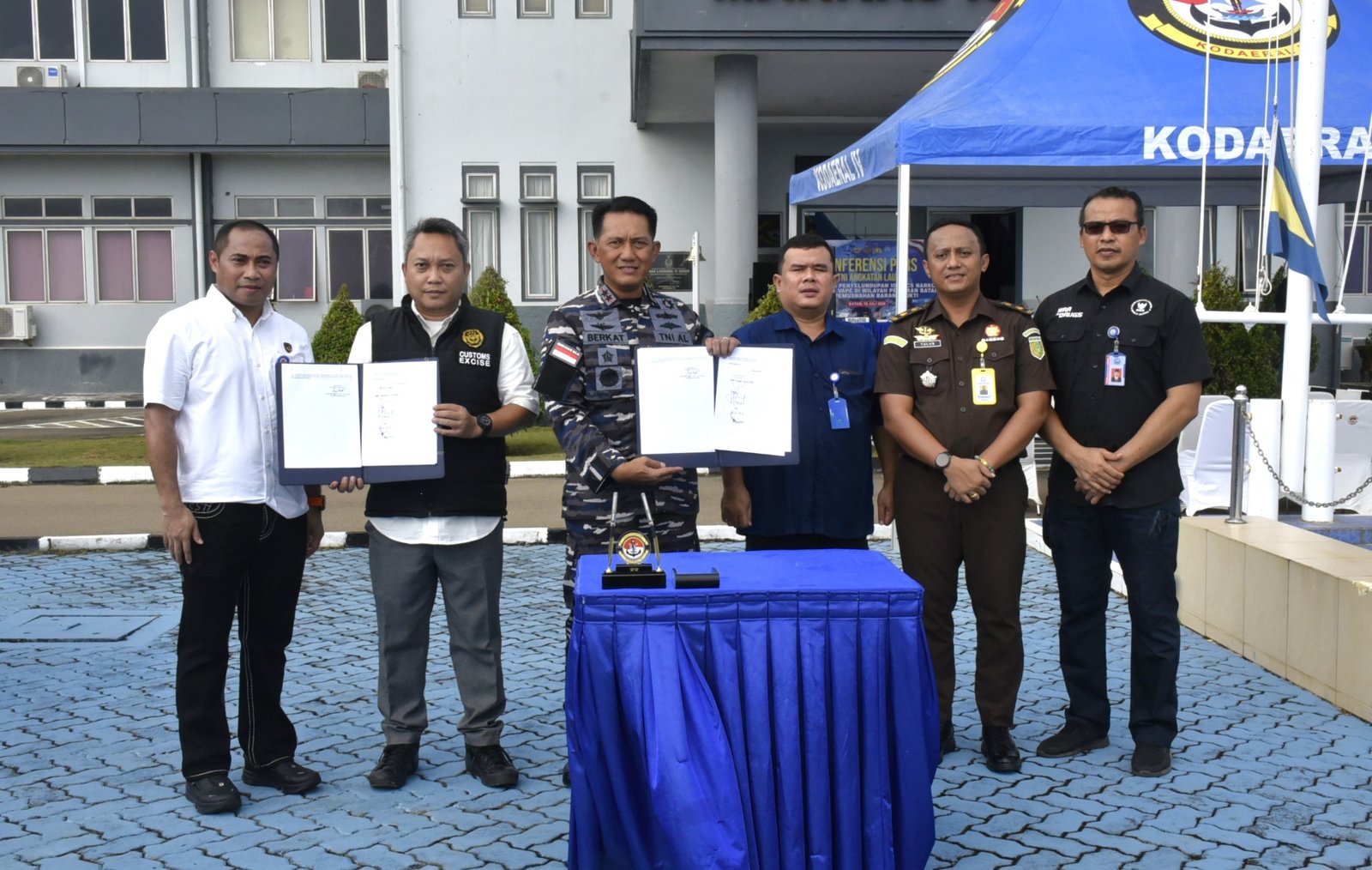 TNI AL Musnahkan Puluhan Liquid Vape Diduga Mengandung Narkotika Hasil Operasi di Batam 2 166cf465 6836 428b bf17 68add396147d