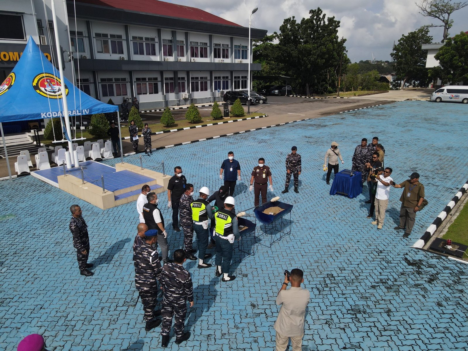 TNI AL Musnahkan Puluhan Liquid Vape Diduga Mengandung Narkotika Hasil Operasi di Batam 3 56a3f9c2 9805 4180 9fe1 f6db4159b52a scaled