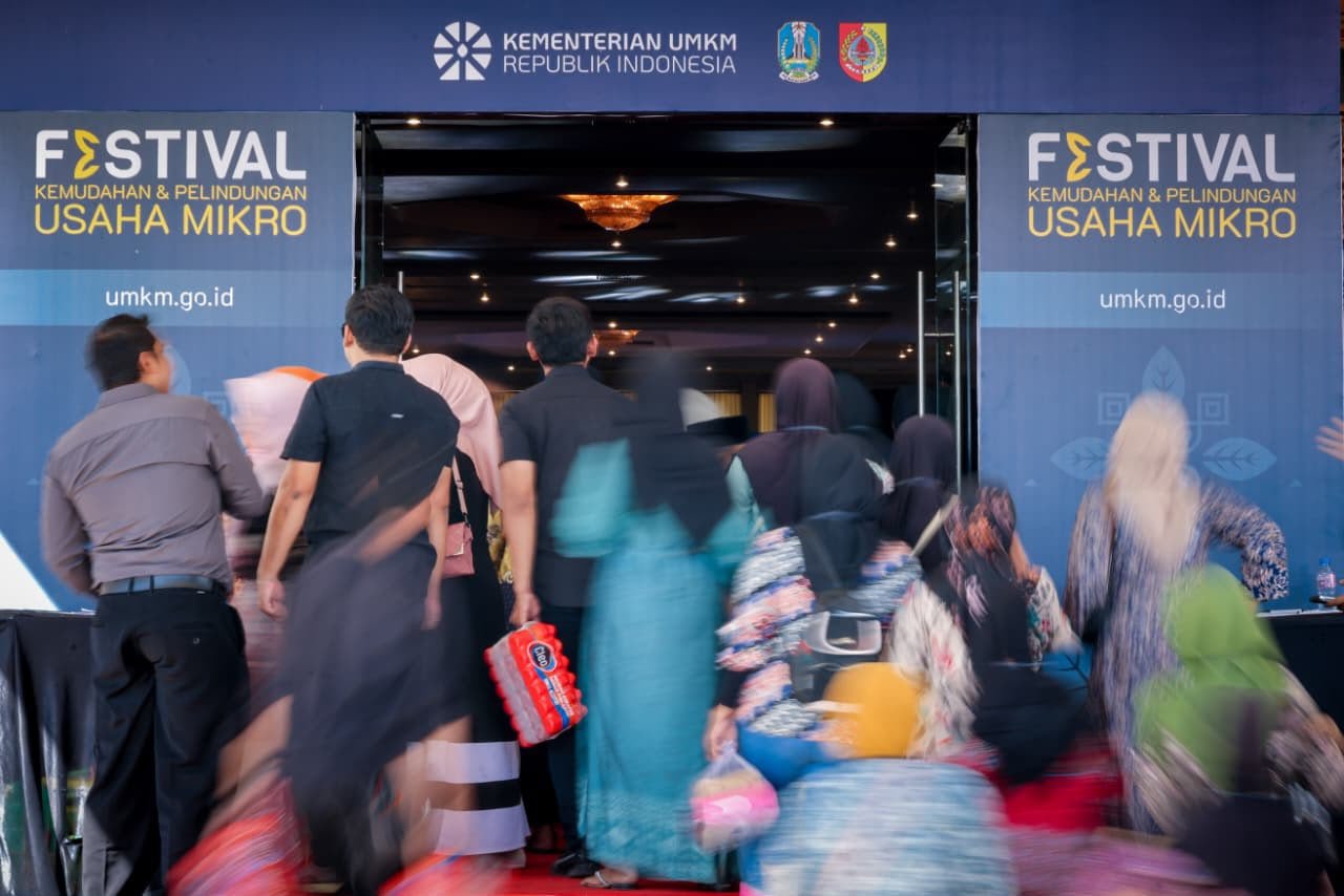 Kementerian UMKM Perkuat Ekosistem Usaha Mikro lewat Festival Pelindungan Usaha di Jember 2 70fa1d11 b687 431e 8caf 0f19aad6db3b