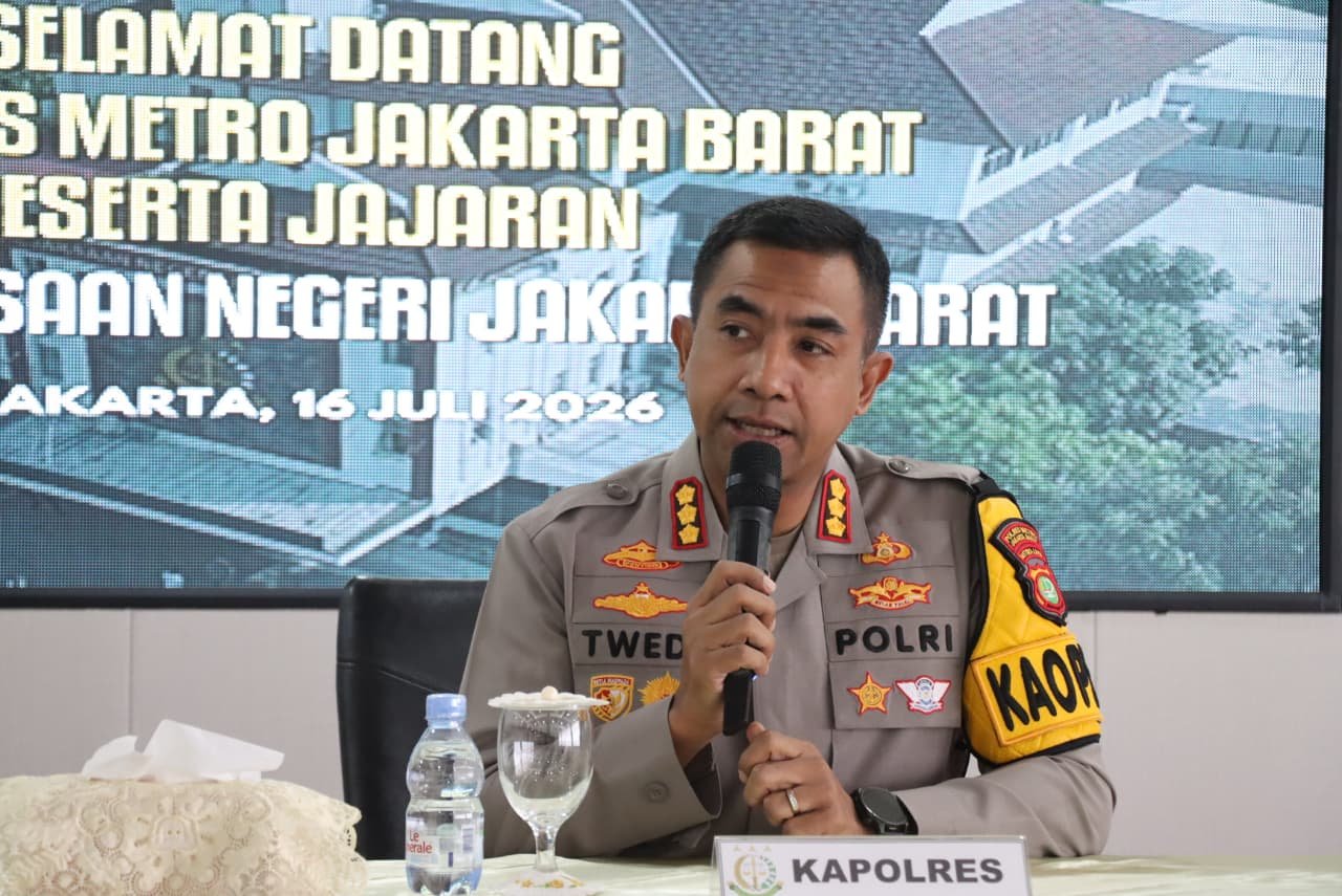 Kapolres Metro Jakarta Barat Jalin Silaturahmi dengan Kajari, Perkokoh Kolaborasi Polri dan Kejaksaan 2 840254e6 477c 438d 8fc5 8068a4bc1711