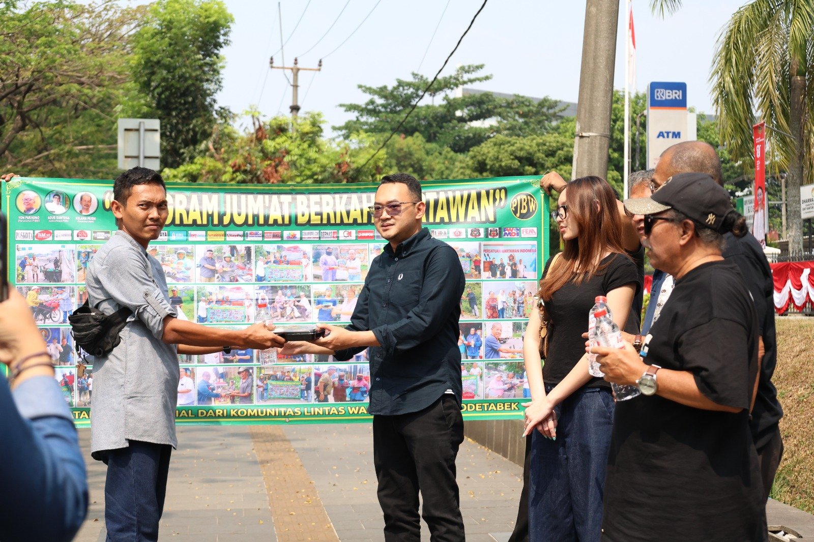 Kantor Pertanahan Kabupaten Bogor 1 Gandeng Jurnalis, Seniman, dan Aktris Gelar Jumat Berkah di Cibinong 3 WhatsApp Image 2026 07 31 at 19.57.27