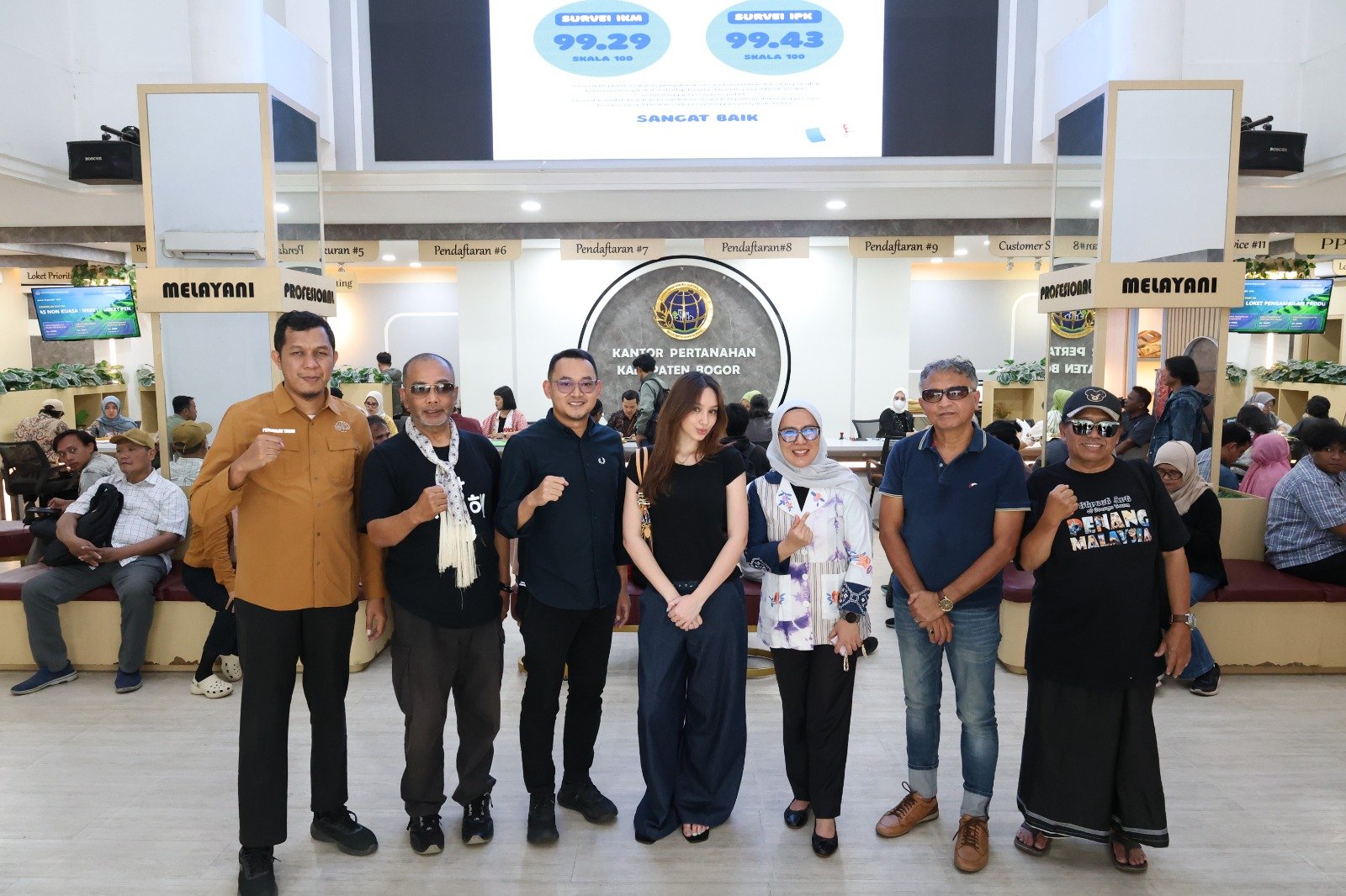 Kantor Pertanahan Kabupaten Bogor 1 Gandeng Jurnalis, Seniman, dan Aktris Gelar Jumat Berkah di Cibinong 1 WhatsApp Image 2026 07 31 at 19.58.23