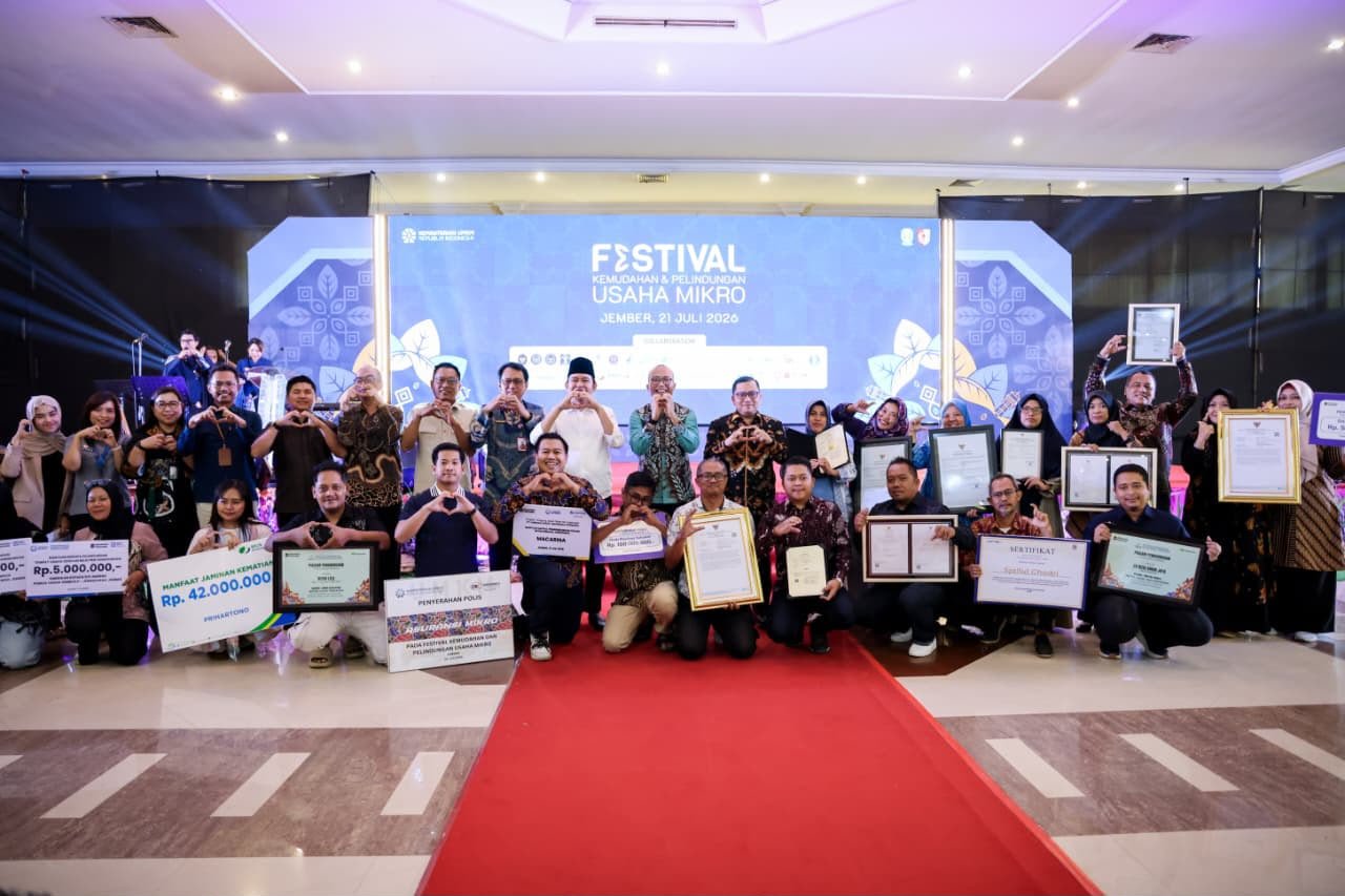 Kementerian UMKM Perkuat Ekosistem Usaha Mikro lewat Festival Pelindungan Usaha di Jember 3 e88501f3 cf83 4111 bf16 e4e8cc6af9ea