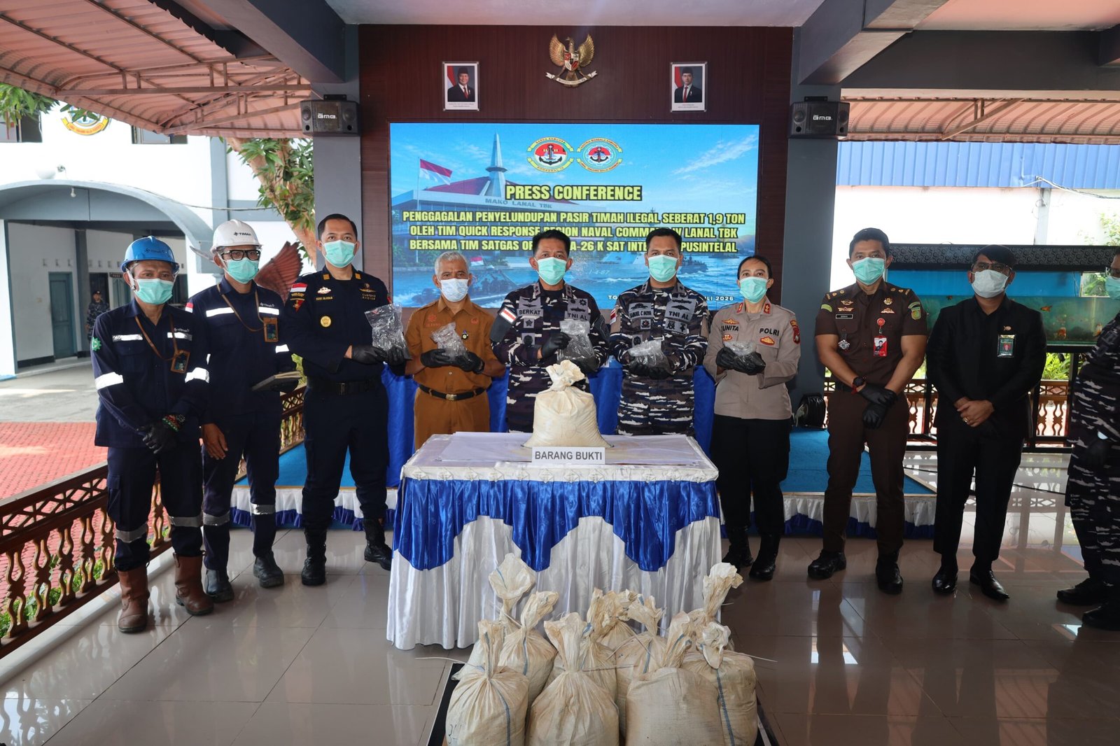 TNI AL Bongkar Upaya Penyelundupan Pasir Timah Senilai Rp1,52 Miliar ke Malaysia 1 efdbfd63 b9d0 45d9 aada 1bbe32ce77a2 scaled