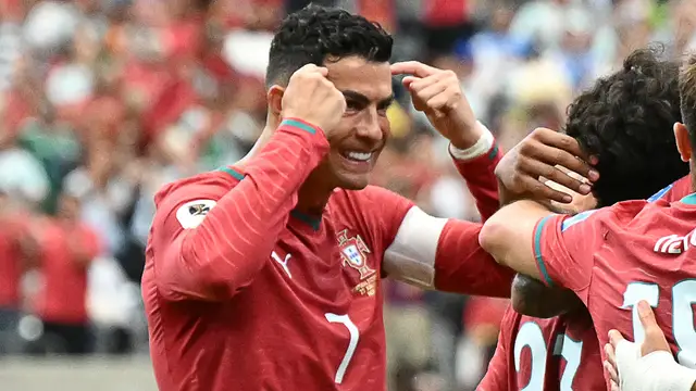 Cristiano Ronaldo Cemberut Diganti saat Portugal Kalahkan Kroasia, Masa Depannya di Timnas Masih Jadi Tanda Tanya 3 ronaldoataci
