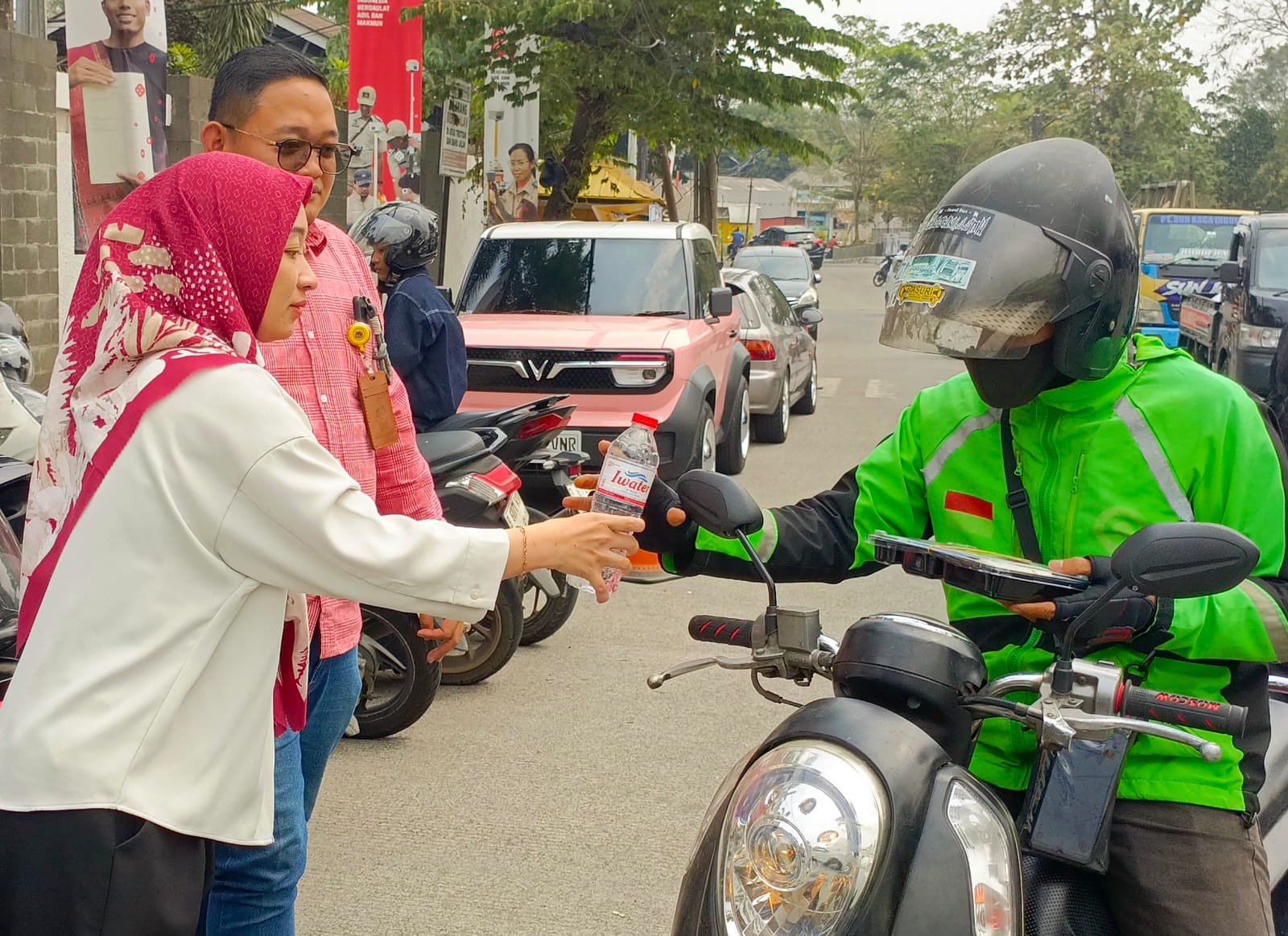Program Jumat Berkah Wartawan Libatkan Artis Lia Emilia 3 0ab2fbec 4ee3 40dd b0eb f649a00a6c04