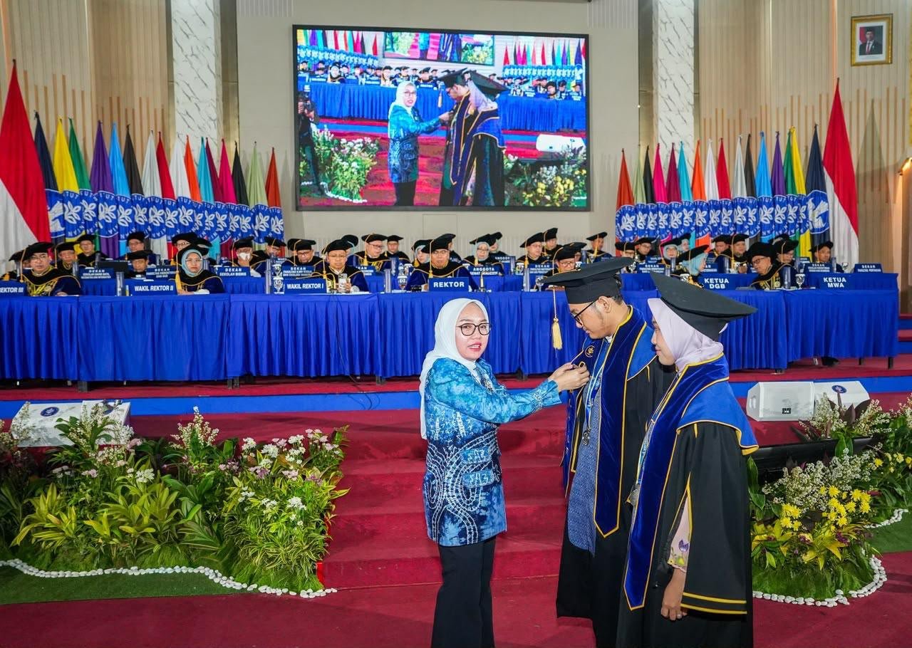 Farida Farichah Ajak Wisudawan IPB Berkarya Melalui Semangat Koperasi 1 1a1d2224 e1fe 4809 87dc 61278286c5ee