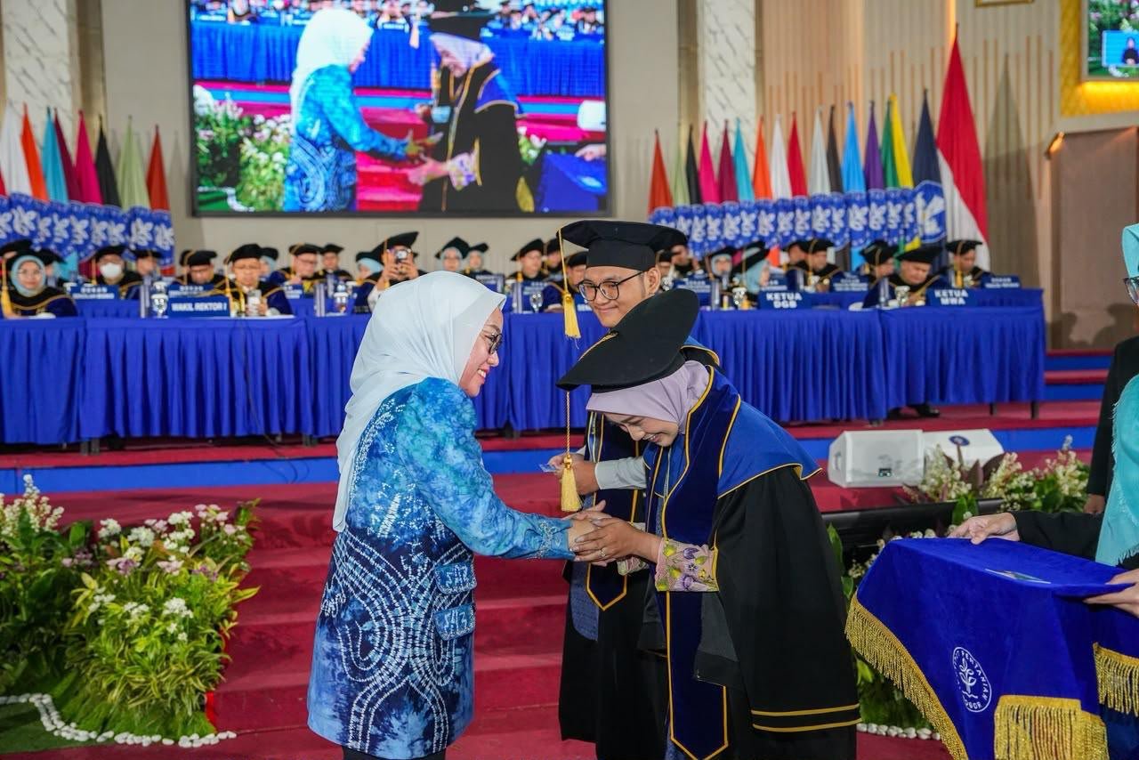 Farida Farichah Ajak Wisudawan IPB Berkarya Melalui Semangat Koperasi 3 477804e8 bf7d 49a7 966c b85498d3756c