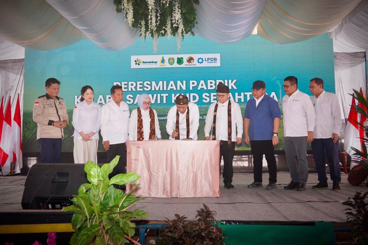 Ferry Juliantono Resmikan Pabrik CPO KUD Sejahtera Di Musi Banyuasin 1 50d1cd77 f2eb 4038 a4b2 9d1118825459