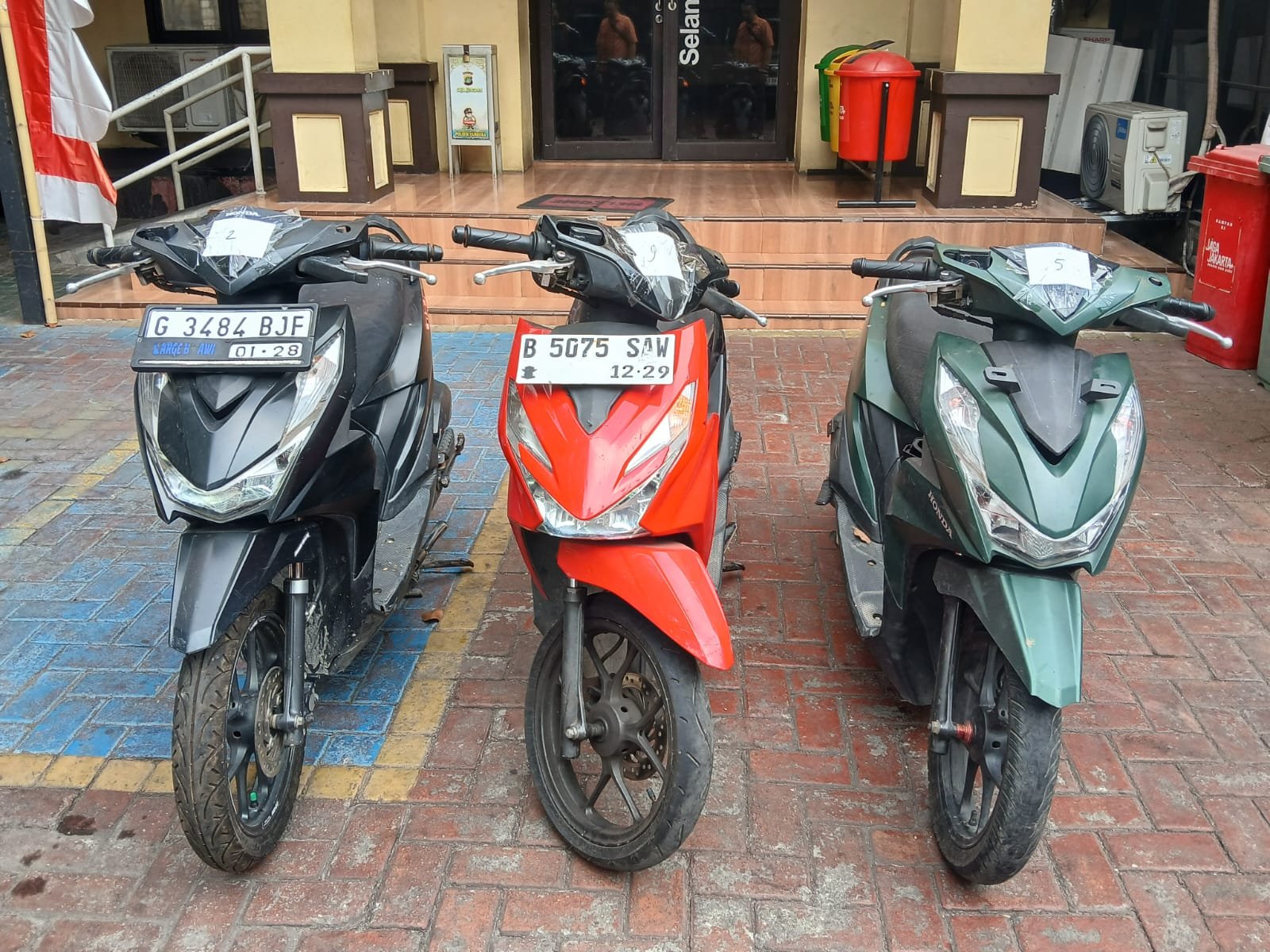 Polsek Tambora Kembalikan 3 Motor Hasil Ungkap Kasus Ranmor kepada Masyarakat 2 57480592 9391 4e48 b7e6 f92bbb86596d