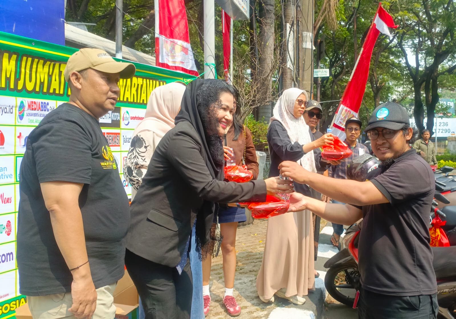 Pekan ke-89, PJBW Gandeng BPN Kota Tangerang dan Camel Petir Berbagi untuk Warga 1 5f98d5b0 0770 408e 980b fddef638dd8d