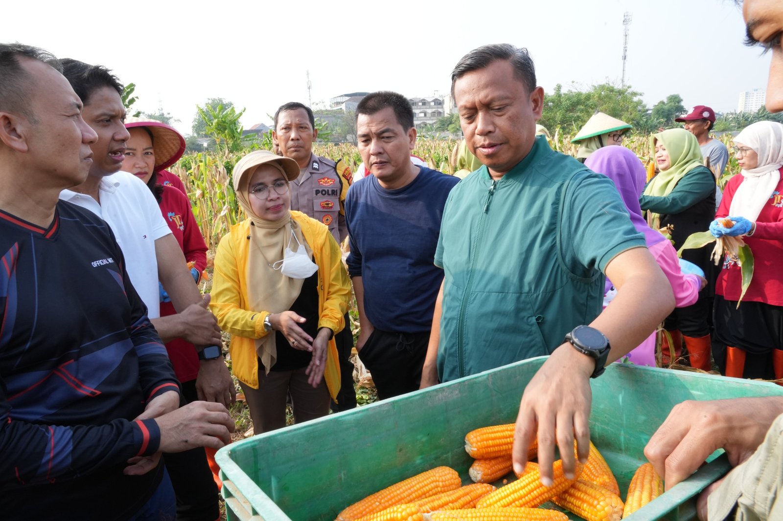 Wali Kota Munjirin Ajak Warga Optimalkan Pekarangan untuk Dukung Ketahanan Pangan 2 92d971a2 fca7 4482 b038 88734773e761