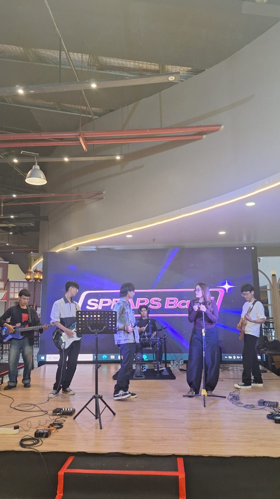 Bawa Semangat Generasi Muda di Sound Of Campus Bekasi, SPEARS Band Tampil Memukau 1 9d6db170 e701 4485 a82a 961cc97cf8fa