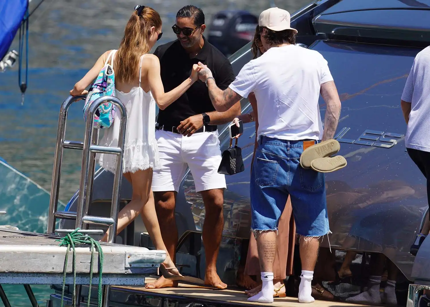 Brooklyn Beckham Liburan Bersama Elton John di Tengah Keretakan Hubungan dengan Orang Tuanya 2 Brooklyn Beckham Nicola Peltz yacht south of France 03 080126 598640bdc99e42679848625a1fa9b197