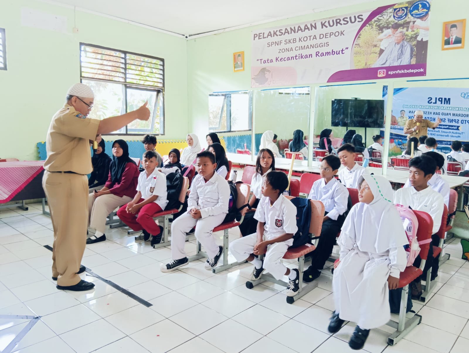 Anak-Anak Pemulung dan Pengamen Jalanan Binaan Yayasan Humaniora Mulai Tempuh Pendidikan Kesetaraan Paket A 1 b92023ae d452 4312 8851 0b575b87d0c4