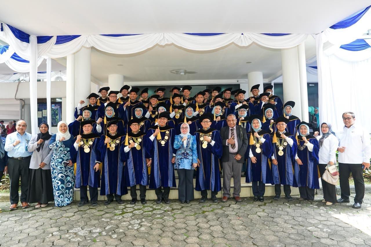 Farida Farichah Ajak Wisudawan IPB Berkarya Melalui Semangat Koperasi 2 bcea8dd5 73ff 4df2 9ba5 ba435109fde2