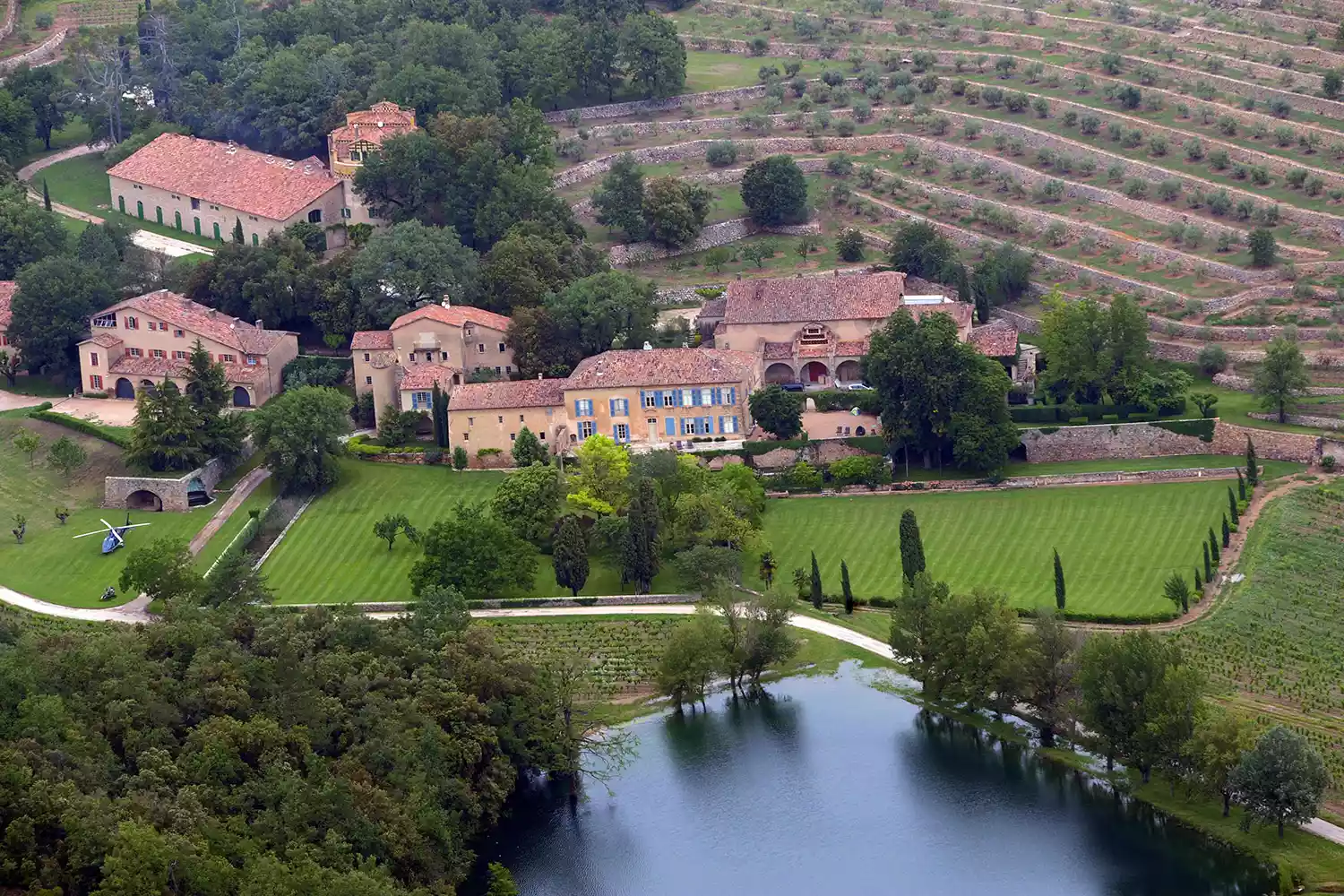 Brad Pitt Kembali Ajukan Permintaan Dokumen Keuangan Angelina Jolie dalam Sengketa Château Miraval 2 chateau miraval d4ad78127adb44929c728b5320fcc526