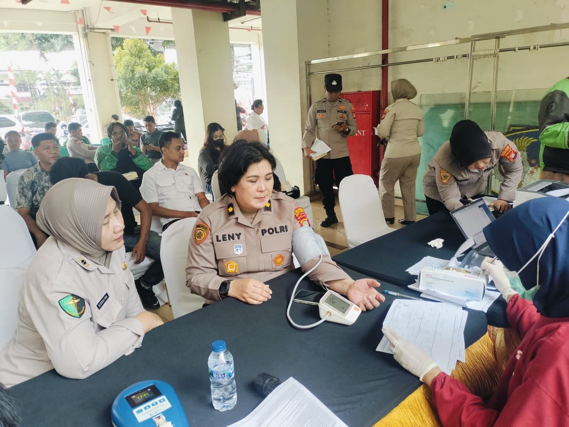 Peduli Kesehatan Warga, Polres Jakbar Gelar Bakti Kesehatan dan Donor Darah dalam Semangat PMJ Merdeka 3 eaab8171 767b 4380 83f6 42932acf5786