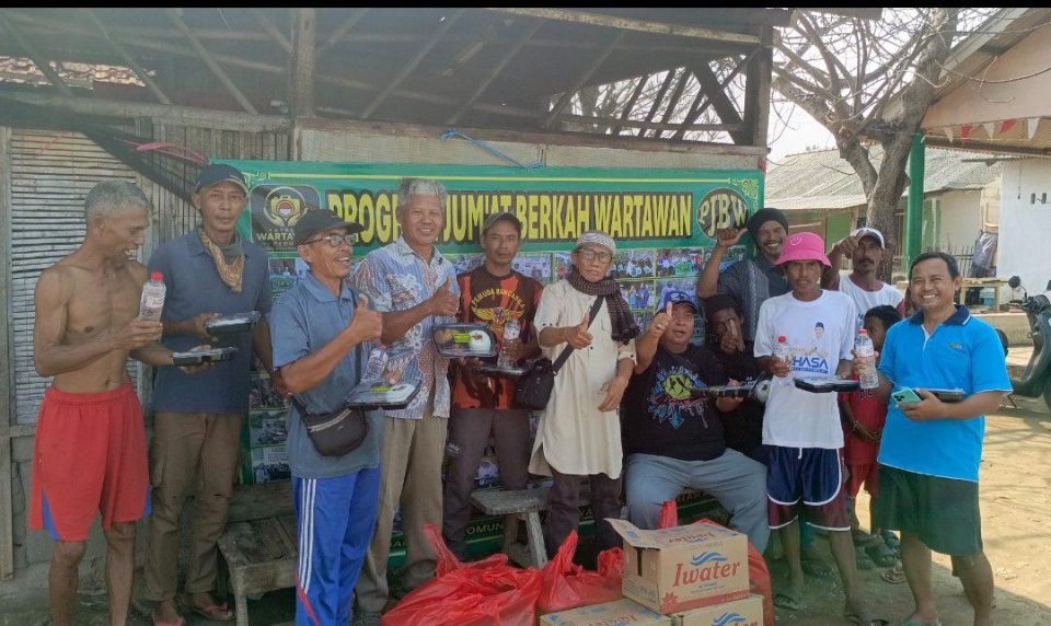 Program Jumat Berkah Wartawan Pekan ke-87 Sambangi Kampung Nelayan Pakis Jaya Karawang 2 screenshot 20260807 165414 15183610746354432588 960x572 1