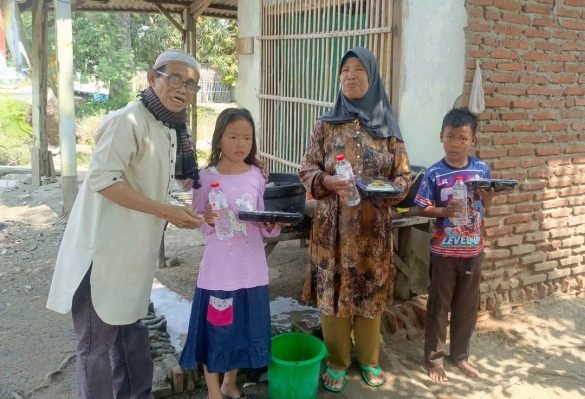 Program Jumat Berkah Wartawan Pekan ke-87 Sambangi Kampung Nelayan Pakis Jaya Karawang 3 screenshot 20260807 165540 12569075022715799342 585x399 1