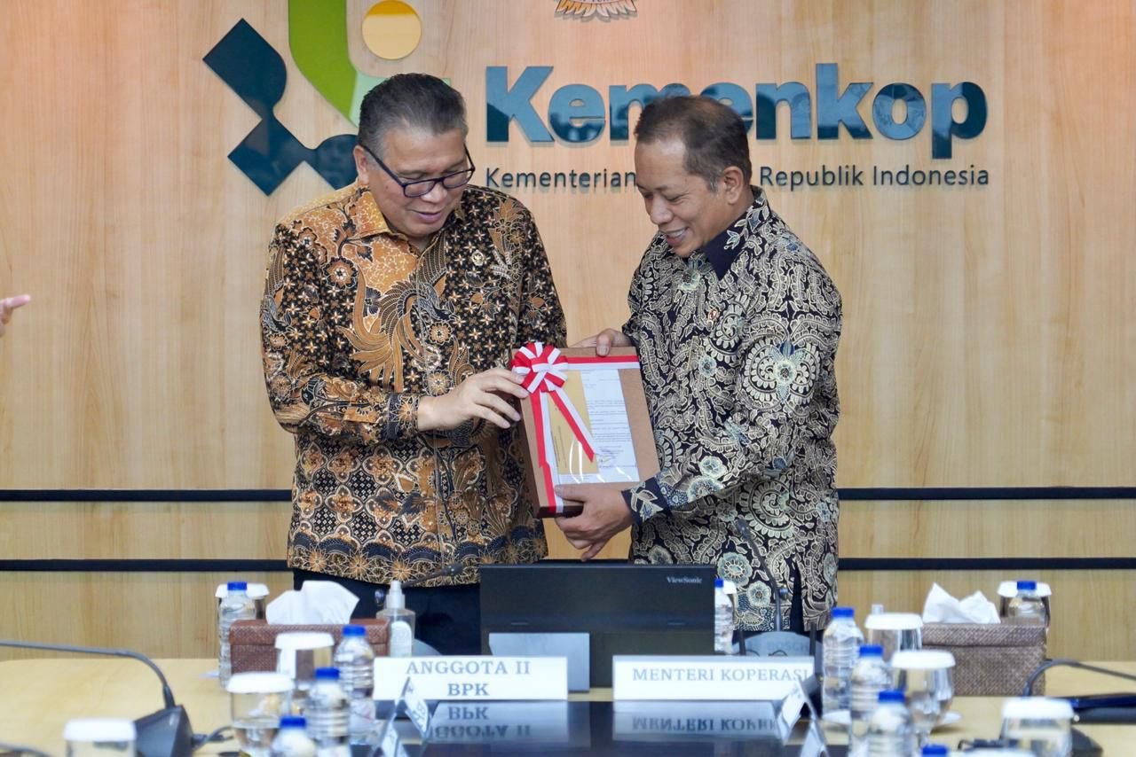 Kementerian Koperasi Raih Opini WTP BPK Tahun Anggaran 2025 2 5adfa8c0 cfa5 42e0 ba85 959ec64367a7