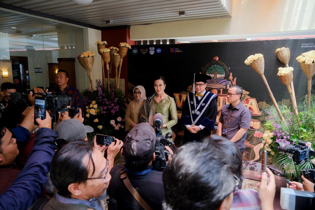 Widiyanti Putri Wardhana Berharap 603 Lulusan Poltekpar NHI Bandung Jadi Generasi Pariwisata yang Kritis dan Berintegritas 1 FOTO 12 WISUDA Poltekpar NHI Bandung