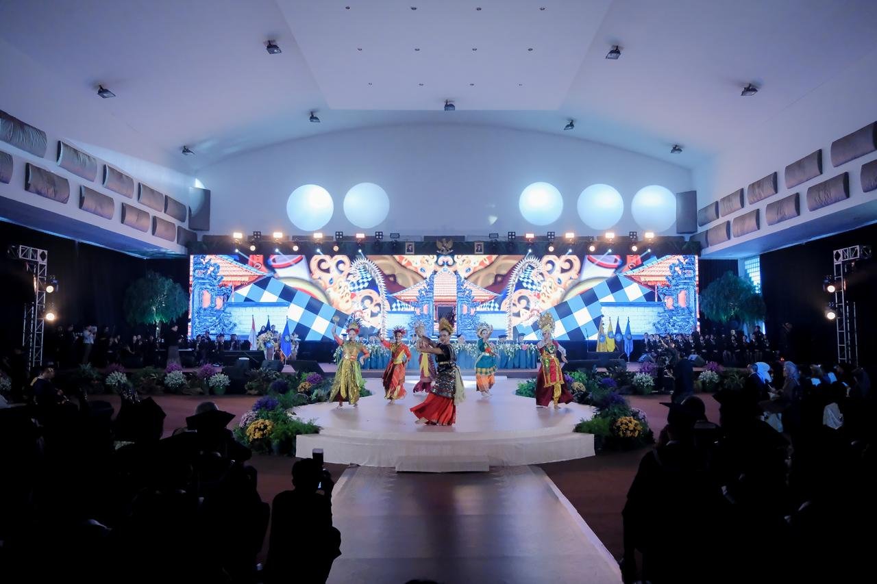 Widiyanti Putri Wardhana Berharap 603 Lulusan Poltekpar NHI Bandung Jadi Generasi Pariwisata yang Kritis dan Berintegritas 4 FOTO 6 WISUDA Poltekpar NHI Bandung