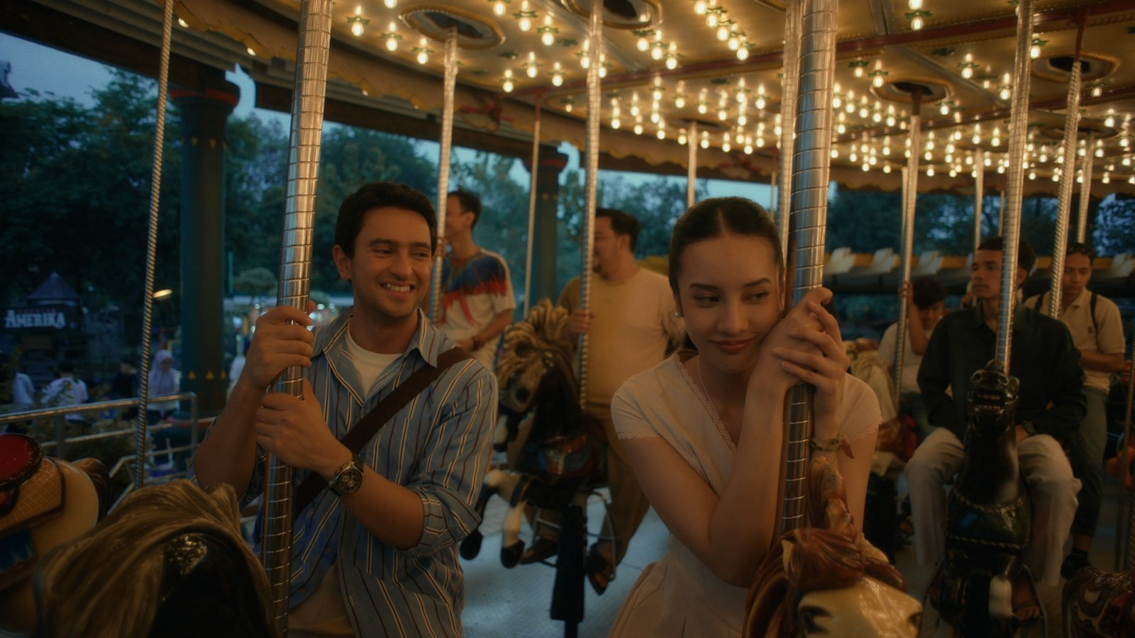 Chemistry Anya Geraldine dan Omar Daniel Hadirkan Kisah Romansa dalam MV “Terpesona” 2 Still 1A