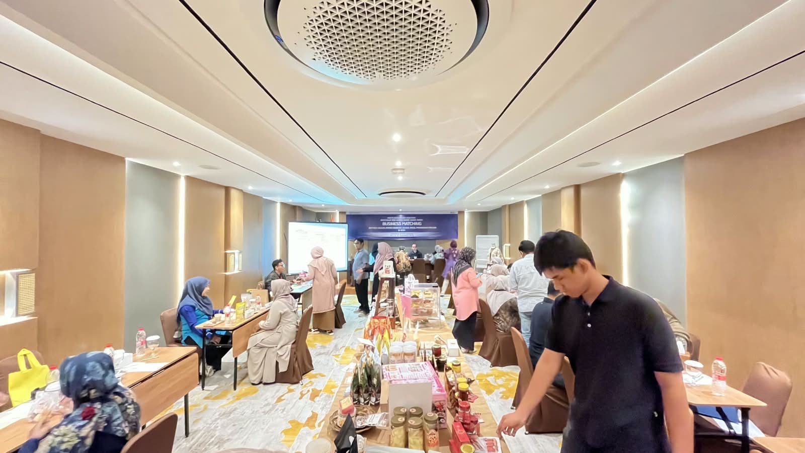 KUMITRA Buka Akses Pasar bagi Usaha Mikro Aceh, Potensi Transaksi Capai Rp2,54 Miliar 1 b5b317cb 4831 480c 9c05 a51596f9d904