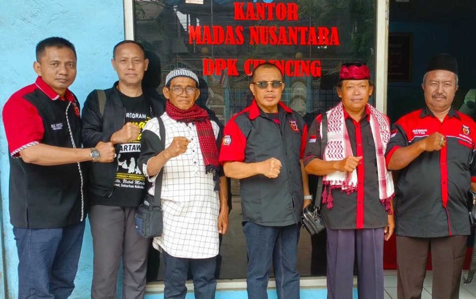 Masyarakat Madura Asli Nusantara dan PJBW Tebar 630 Paket Nasi di Cilincing, Perkuat Gerakan Kepedulian Sosial 5 screenshot 20260925 201137 18032073833749933745 960x604 1