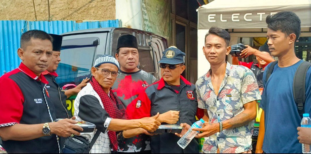 Masyarakat Madura Asli Nusantara dan PJBW Tebar 630 Paket Nasi di Cilincing, Perkuat Gerakan Kepedulian Sosial 1 screenshot 20260925 201303 18657169798364802814