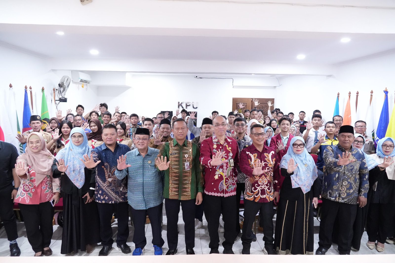 Munjirin Ajak Pelajar Jadi Penggerak Literasi Demokrasi di Sekolah 1 71f72f11 6cc5 4afe a820 214e3cc3ca39 scaled