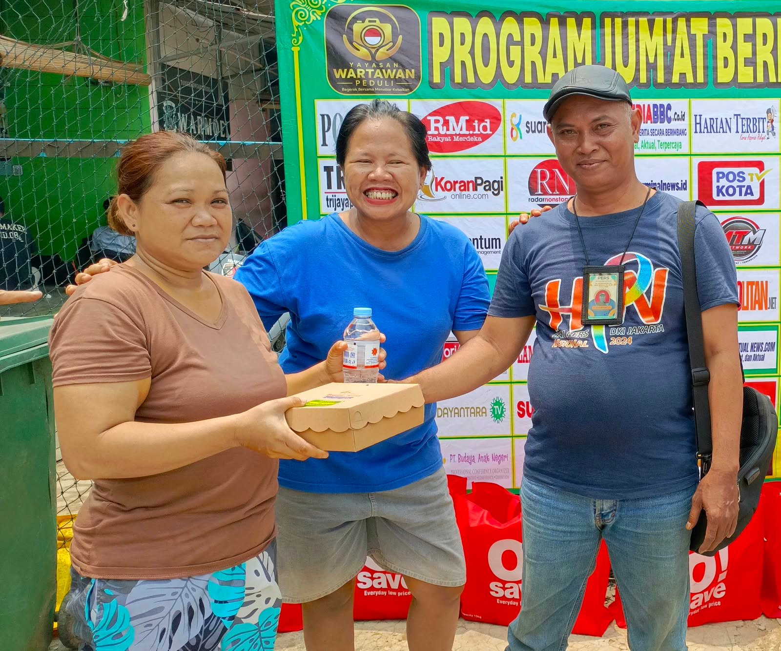 Warga Cibesut dan CBS Antusias Saat PJBW Bagikan Paket Makanan di Pekan Ke-95 2 76aa1e97 cab3 4903 b366 cc6a52db0f47